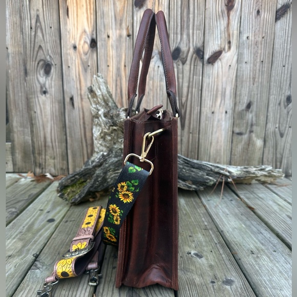🌻LAST ONE! TOOLED LEATHER COWHIDE SUNFLOWER LAPTOP BAG PURSE w/ BELT STRAP🌻 - Picture 5 of 12